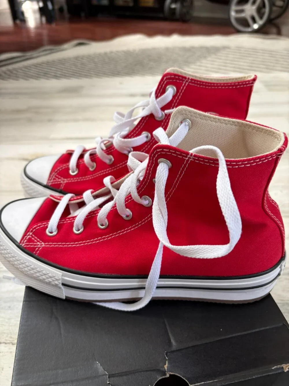 NWB Converse Youth Size 6 Red High Top Sneakers Lace Up Canvas